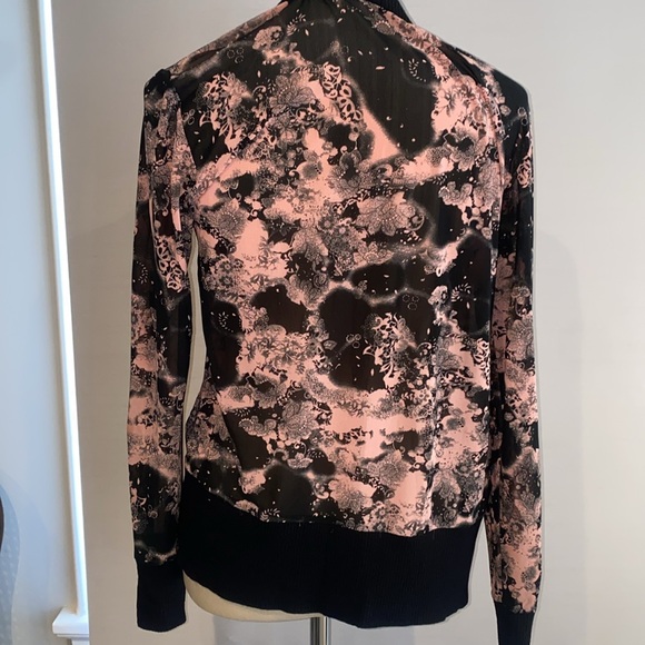Tesori Women's Black and Pink light weight  Jacket - Picture 5 of 6
